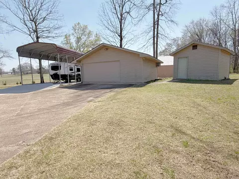Exterior - 812 Pitard Loop, Mountain View, AR 72560 photo 8 of 12