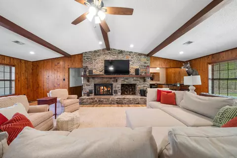 Living - 43 Memory Layne, Mount Ida, AR 71957 photo 2 of 6