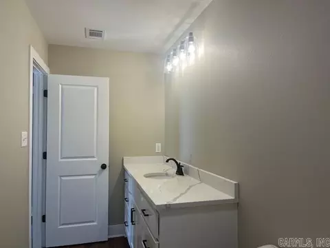Bath - 9635 Perry Rd, Bauxite, AR 72011 photo 5 of 5