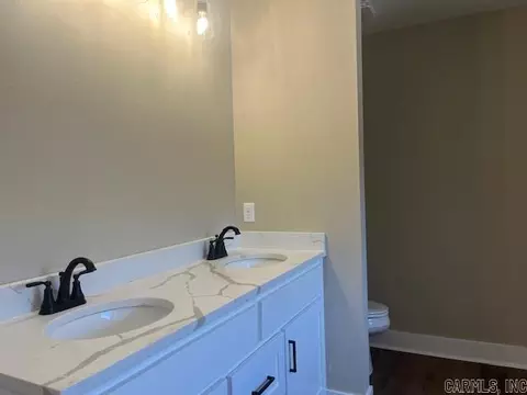 Bath - 9635 Perry Rd, Bauxite, AR 72011 photo 2 of 5