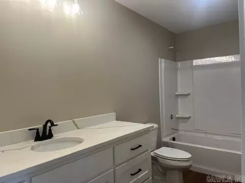 Bath - 9635 Perry Rd, Bauxite, AR 72011 photo 4 of 5