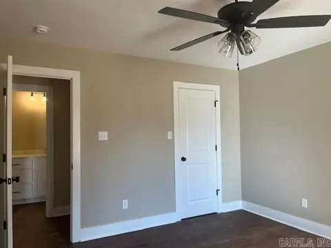 Bedroom - 9635 Perry Rd, Bauxite, AR 72011 photo 7 of 9