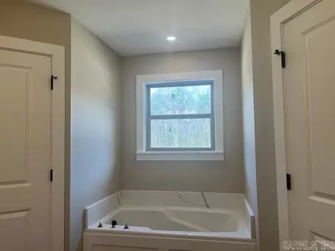 Bath - 9635 Perry Rd, Bauxite, AR 72011 photo 1 of 5