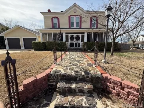 253 N 8th St, Batesville, AR 72501