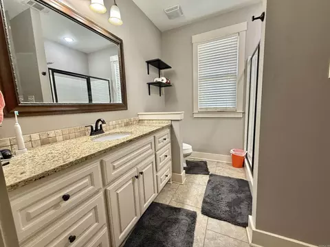 Bath - 3161 Haley Ct, Benton, AR 72019 photo 2 of 3
