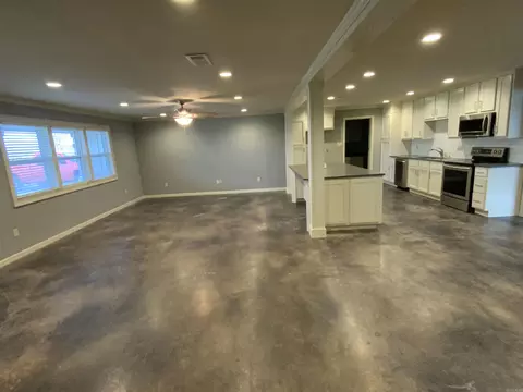 Living - 3006 Riverside Dr, Pine Bluff, AR 71602 photo 3 of 8