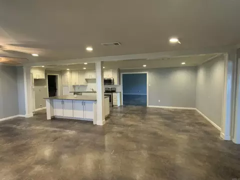 Living - 3006 Riverside Dr, Pine Bluff, AR 71602 photo 1 of 8