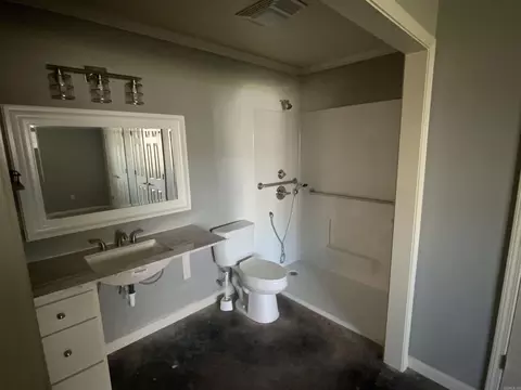 Bath - 3006 Riverside Dr, Pine Bluff, AR 71602 photo 1 of 3