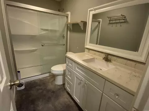 Bath - 3006 Riverside Dr, Pine Bluff, AR 71602 photo 2 of 3