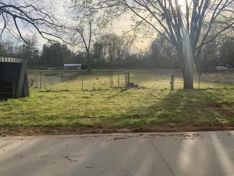 Exterior - 3006 Riverside Dr, Pine Bluff, AR 71602 photo 4 of 6
