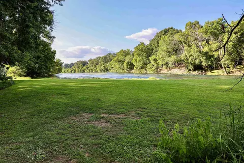 620 Riverview Dr, Mammoth Spring, AR 72554 photo 1