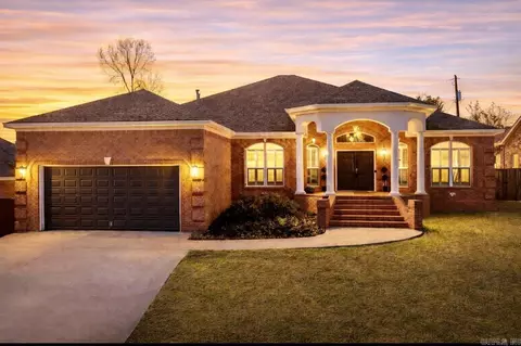 1114 Claycut Cir, North Little Rock, AR 72116