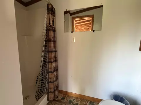 Bath - 7946 Heart Rd, Mammoth Spring, AR 72554 photo 1 of 4