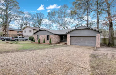 8 Fox Run Dr, Little Rock, AR 72210