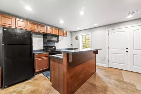 Kitchen - 1919 Tudor Loop, Benton, AR 72019 photo 5 of 6