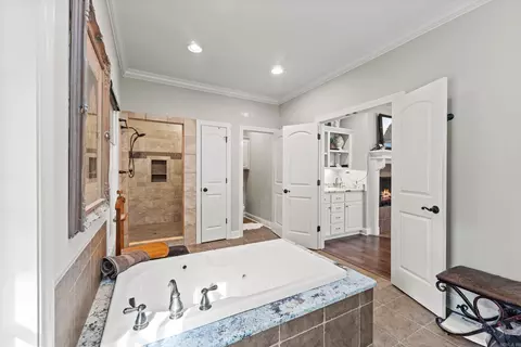 Bath - 1919 Tudor Loop, Benton, AR 72019 photo 1 of 6