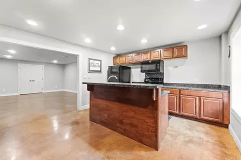 Kitchen - 1919 Tudor Loop, Benton, AR 72019 photo 4 of 6