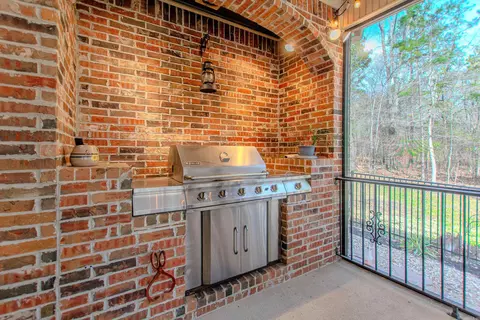 Exterior - 511 Cobblestone Dr, Cabot, AR 72023 photo 8 of 15