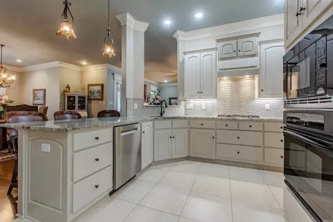 Kitchen - 511 Cobblestone Dr, Cabot, AR 72023 photo 3 of 6