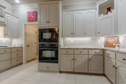 Kitchen - 511 Cobblestone Dr, Cabot, AR 72023 photo 6 of 6