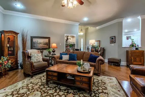 Living - 511 Cobblestone Dr, Cabot, AR 72023 photo 4 of 4