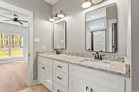 Bath - 1275 Acuff Ln, Conway, AR 72034 photo 3 of 5
