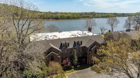 33 Riverpoint Rd, Little Rock, AR 72202