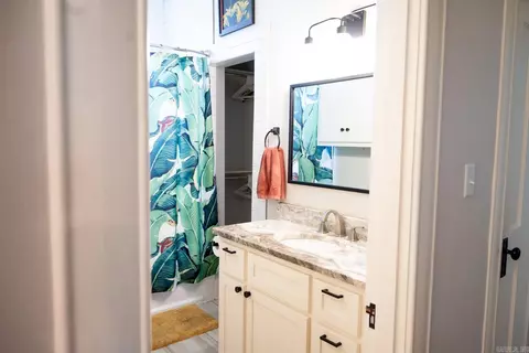 Bath - 303 Oliver St, Conway, AR 72034 photo 4 of 6