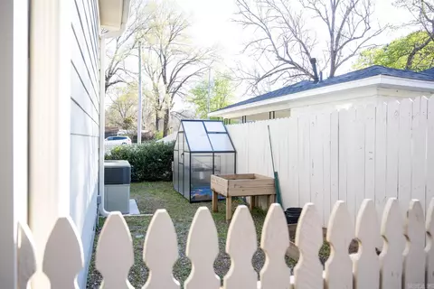 Exterior - 303 Oliver St, Conway, AR 72034 photo 5 of 11