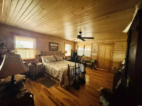 Bedroom - 1915 Ridge Rd, Mountain View, AR 72560 photo 3 of 4