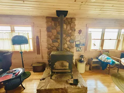 Living - 1915 Ridge Rd, Mountain View, AR 72560 photo 7 of 12