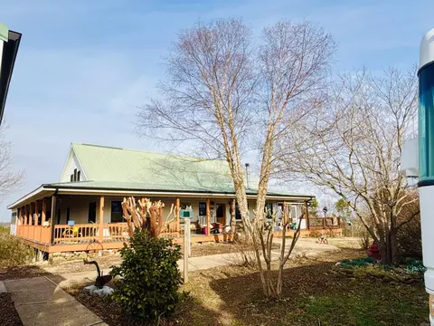 Exterior - 1915 Ridge Rd, Mountain View, AR 72560 photo 2 of 13