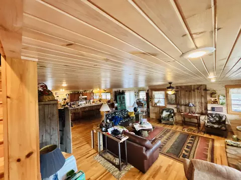 Living - 1915 Ridge Rd, Mountain View, AR 72560 photo 5 of 12