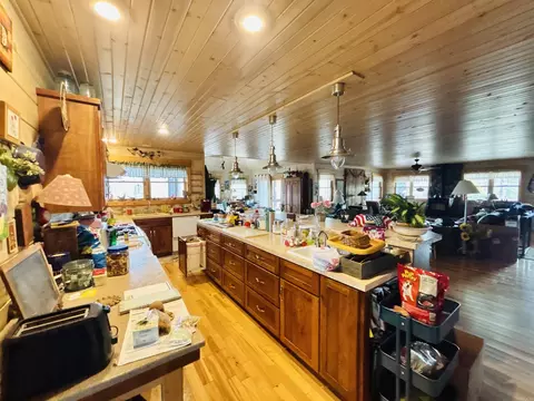 Kitchen - 1915 Ridge Rd, Mountain View, AR 72560 photo 2 of 4