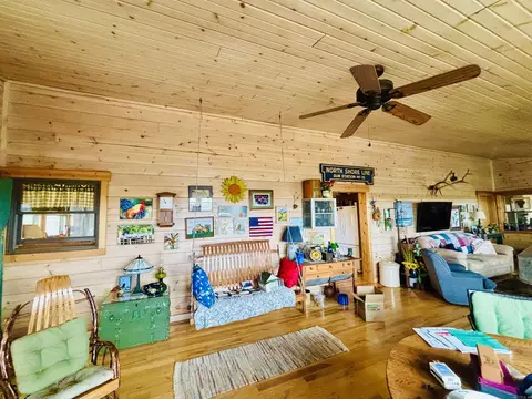 Living - 1915 Ridge Rd, Mountain View, AR 72560 photo 6 of 12