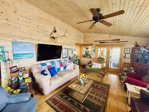 Living - 1915 Ridge Rd, Mountain View, AR 72560 photo 8 of 12