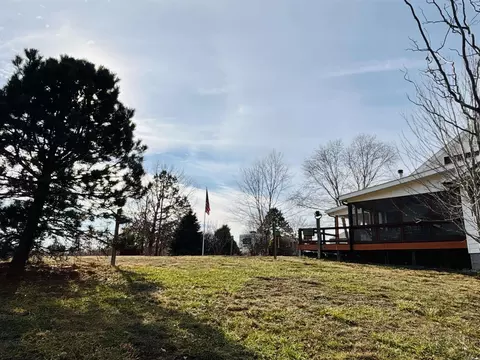 Exterior - 1915 Ridge Rd, Mountain View, AR 72560 photo 4 of 13