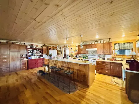Kitchen - 1915 Ridge Rd, Mountain View, AR 72560 photo 1 of 4