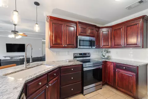 Kitchen - 141 Fuscata Loop, Lonoke, AR 72086 photo 4 of 4