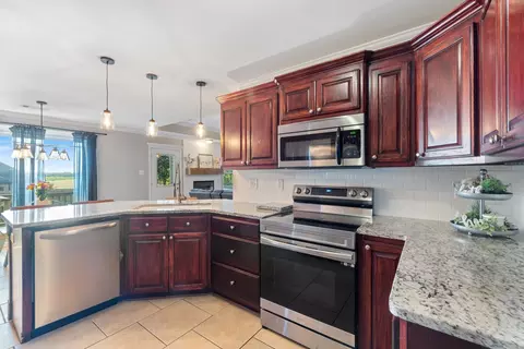 Kitchen - 141 Fuscata Loop, Lonoke, AR 72086 photo 3 of 4