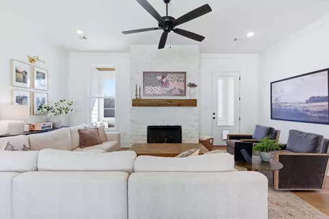 Living - 11 W Citron, Bryant, AR 72022 photo 3 of 6