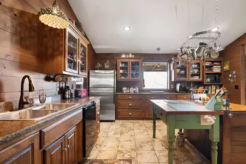 Kitchen - 1024 Double Bridge Loop, Mountain View, AR 72560 photo 3 of 4