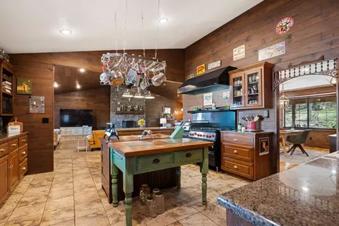 Kitchen - 1024 Double Bridge Loop, Mountain View, AR 72560 photo 2 of 4