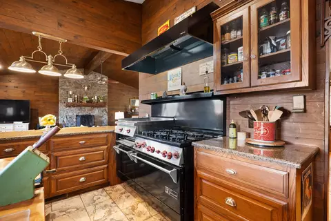 Kitchen - 1024 Double Bridge Loop, Mountain View, AR 72560 photo 4 of 4