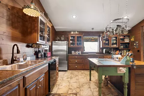 Kitchen - 1024 Double Bridge Loop, Mountain View, AR 72560 photo 3 of 4