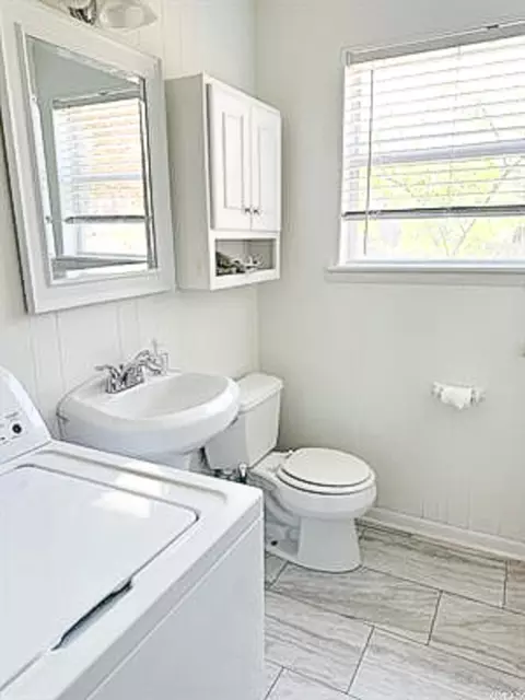 Bath - 1223 Jameson Ave, Benton, AR 72015 photo 1 of 6
