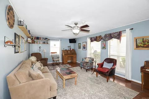 Living - 1223 Jameson Ave, Benton, AR 72015 photo 2 of 3