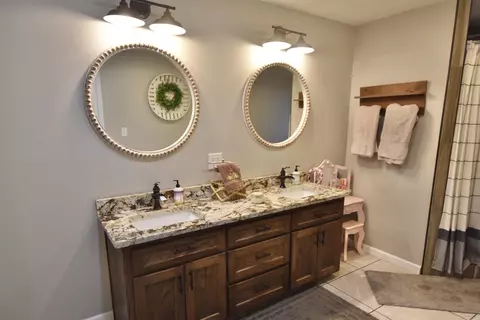 Bath - 264 Sergeant Ln, Malvern, AR 72104 photo 5 of 7