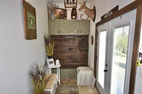 Entry Way - 264 Sergeant Ln, Malvern, AR 72104 photo 2 of 3