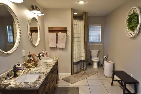 Bath - 264 Sergeant Ln, Malvern, AR 72104 photo 1 of 7